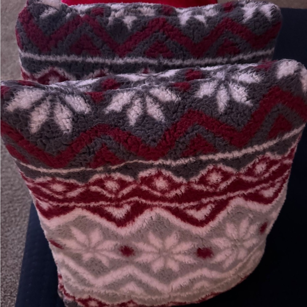 Christmas blanket with two pillows